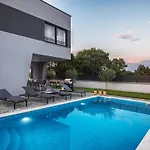 Tika * פולה