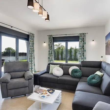 Holiday home Tika Pula