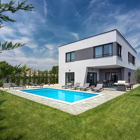 Tika Villa Póla