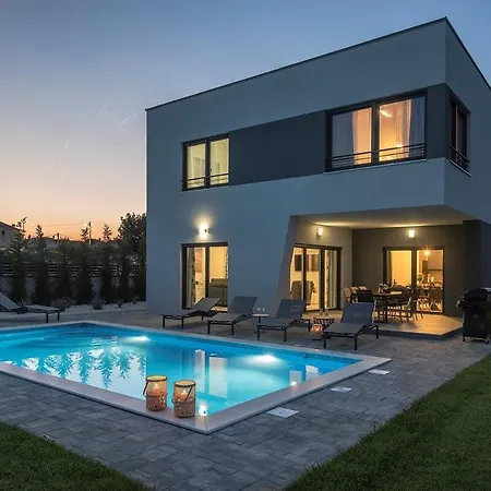 Tika Villa *